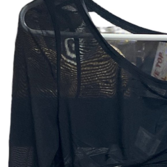 Monroe & Main Shear Bliss Crop Top - Picture 3 of 9